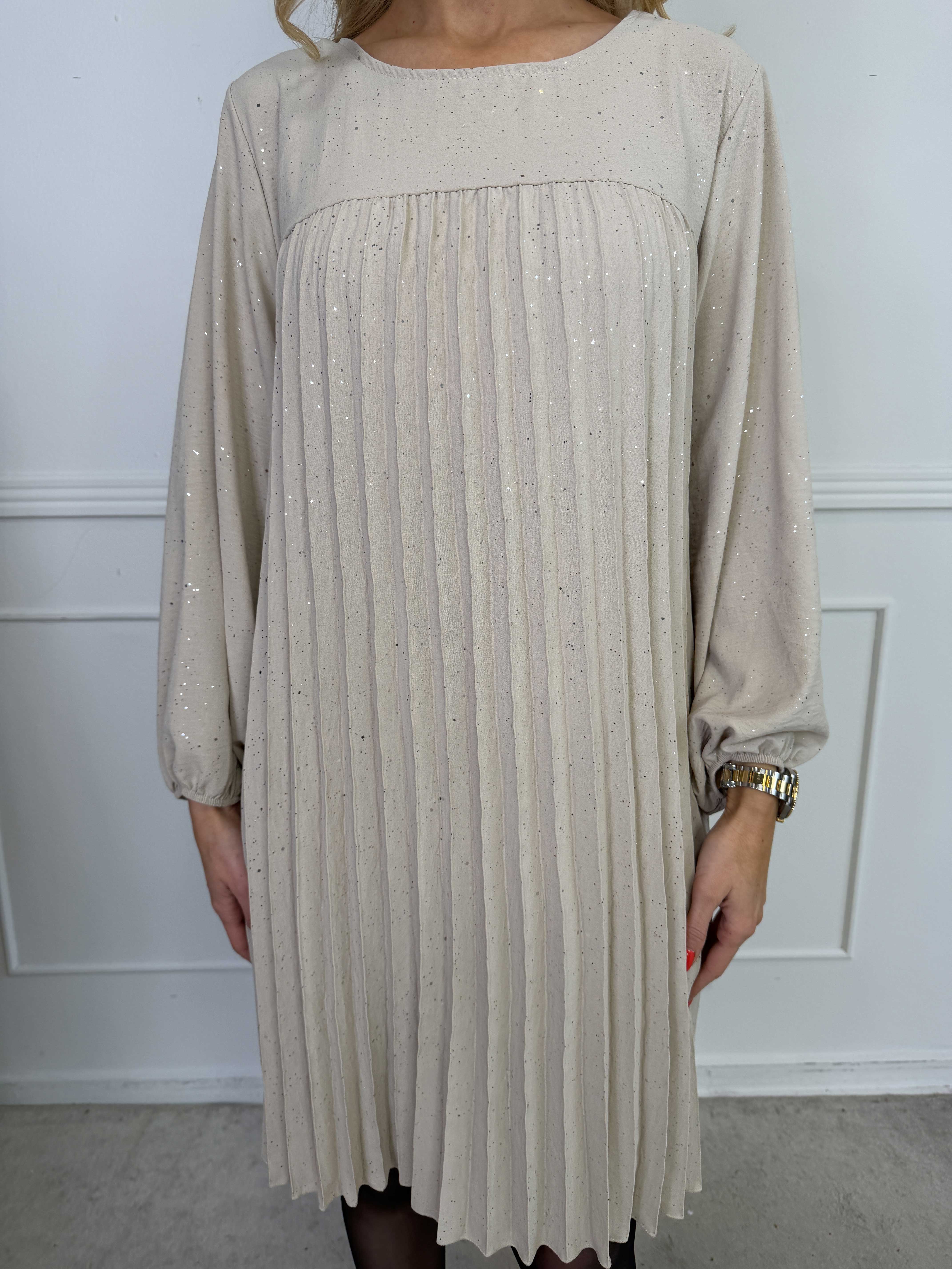 Nancy Glitter Short L/S - Plisseret kjole med lommer og glimmer